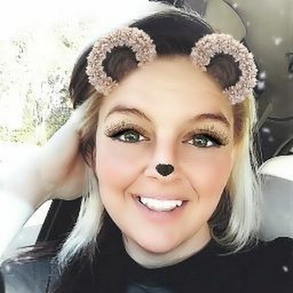 Profile Picture of Jennifer Vavra (@jennifer_vavra) on Poshmark