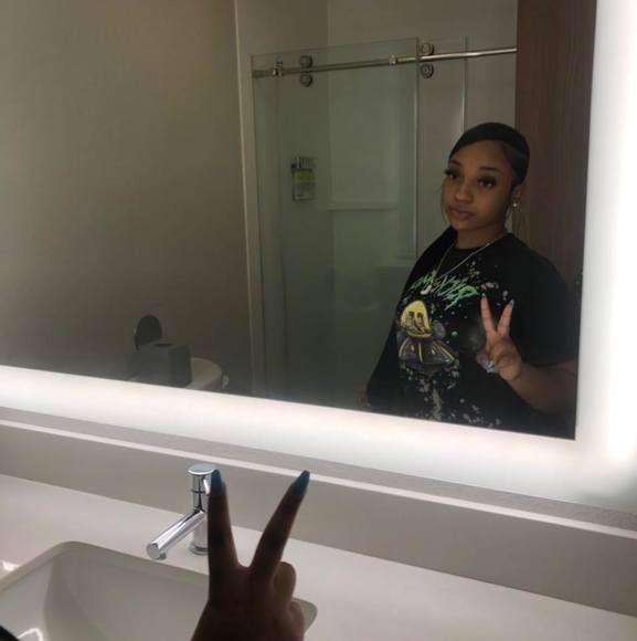 Profile Picture of Layah Layah (@layahl) on Poshmark