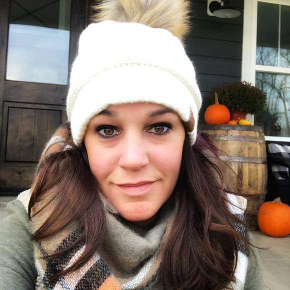 Profile Picture of Meghan Leezer (@mleezer) on Poshmark