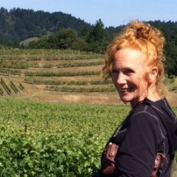 Profile Picture of Michele Glemser (@wdwine) on Poshmark