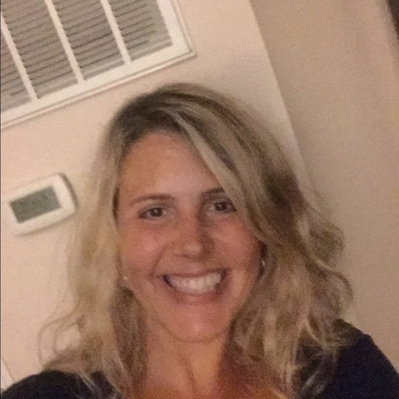 Profile Picture of Stacia Cochems (@sta0024) on Poshmark