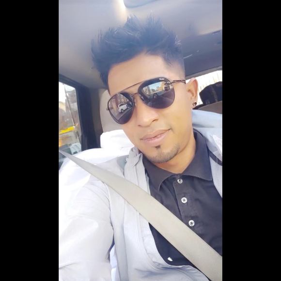 Profile Picture of Angel Barron (@angelbarron257) on Poshmark