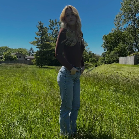 Profile Picture of Allison Blome (@allisonblome) on Poshmark