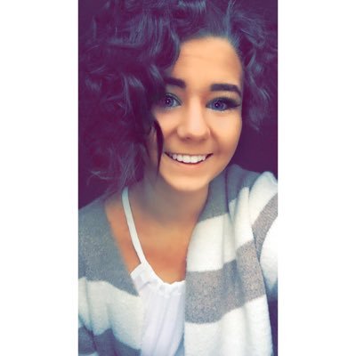 Profile Picture of Mackenzie Hollis (@mackenziebiebe1) on Twitter