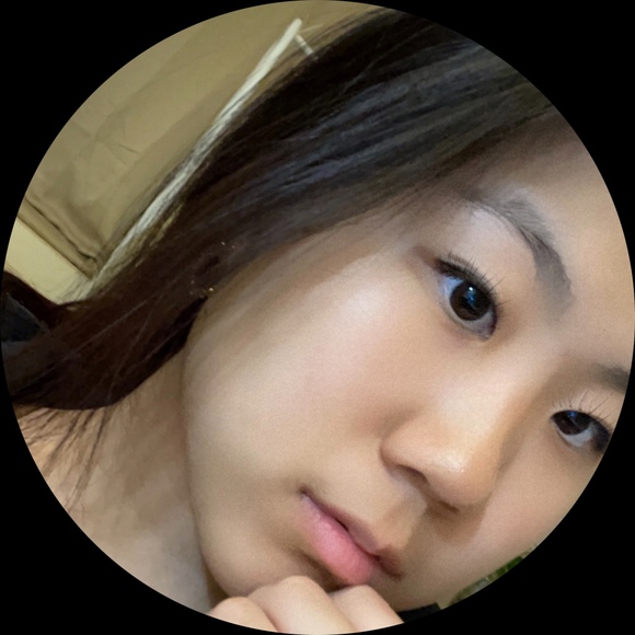 Profile Picture of Grace Choi (@gracee_choi) on Poshmark