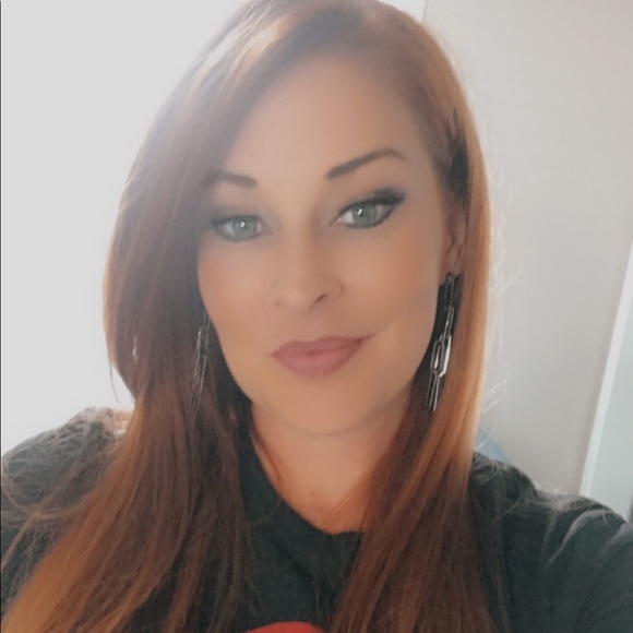 Profile Picture of Meghann Emery (@meghann8330) on Poshmark