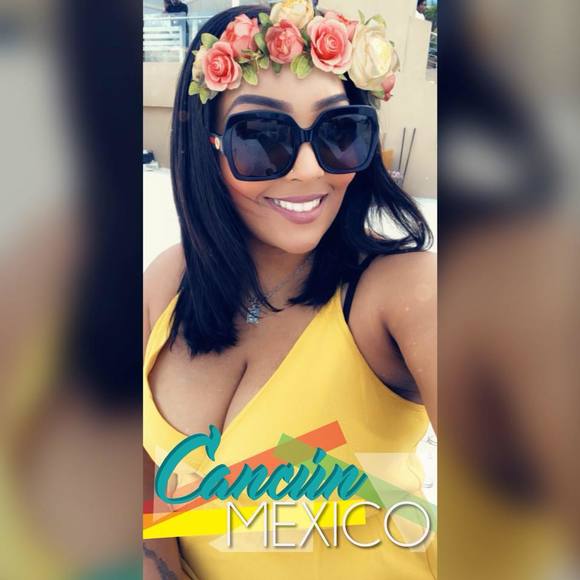 Profile Picture of Ariel Collins (@forever_trenice) on Poshmark