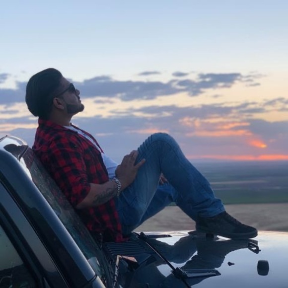 Profile Picture of Jag Singh (@jagsingh604) on Poshmark