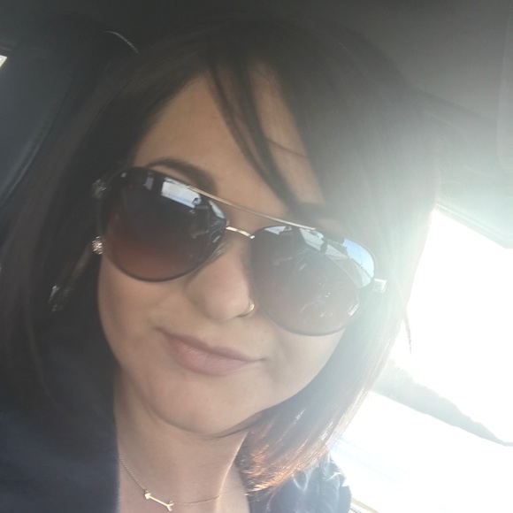 Profile Picture of Kelty Esau (@keltyesau) on Poshmark