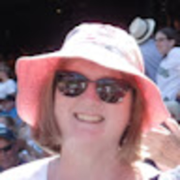 Profile Picture of Laura Handyside (@lhandyside63) on Poshmark