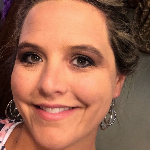 Profile Picture of Sam Cross (@samcross8323) on Poshmark