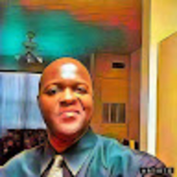 Profile Picture of Andron Daniel (@androndaniel96) on Poshmark