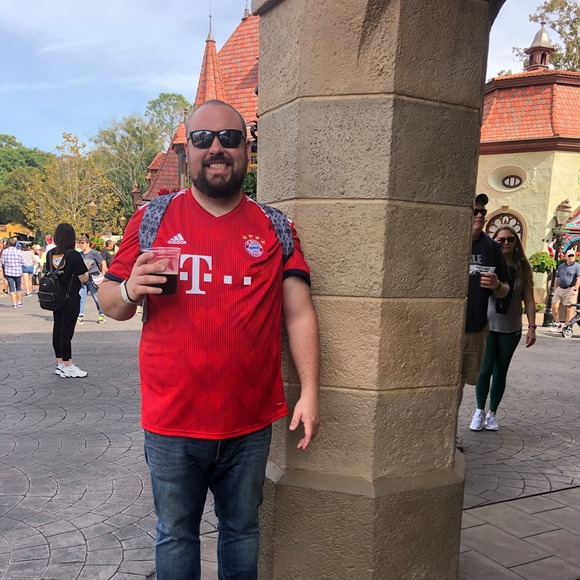 Profile Picture of Stephen Karlsen (@stephenkarlsen) on Poshmark
