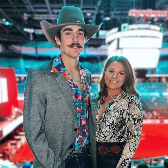 Profile Picture of Karlie Garrett (@karliegarrett) on Poshmark