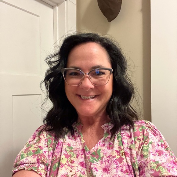 Profile Picture of Dawn Joyce (@dawnwyn) on Poshmark