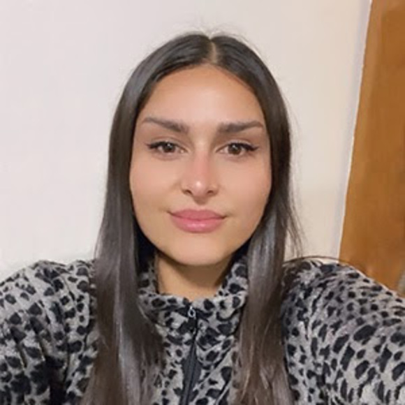 Profile Picture of Ayleen Droguett (@ayleendroguett) on Poshmark