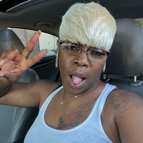 Profile Picture of Danielle Chisholm (@dannybaby83) on Poshmark