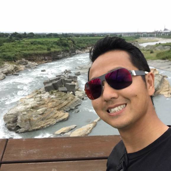 Profile Picture of Kenneth Sun (@kennethsun) on Poshmark