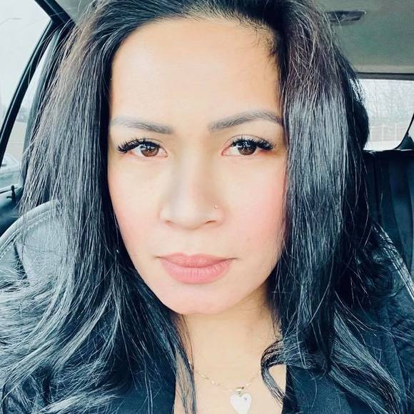 Profile Picture of Crissy Thomas (@crissy19) on Poshmark