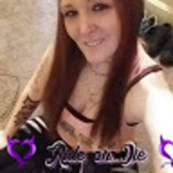 Profile Picture of Tara Lantau (@taranelson1985) on Poshmark