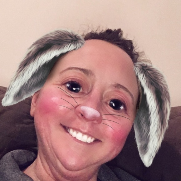 Profile Picture of Heather Hade (@heatherhade) on Poshmark