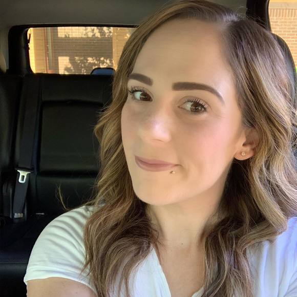 Profile Picture of Lara Mccarthy (@lovemymarkie) on Poshmark