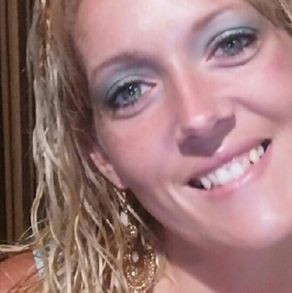 Profile Picture of Jeneen Antley (@jinaleise) on Poshmark