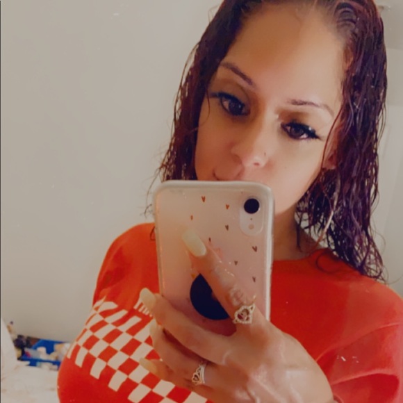 Profile Picture of Apryl Martinez (@badjuju90) on Poshmark