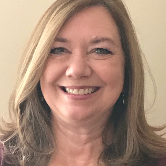 Profile Picture of Maureen Ewald (@maureenewald) on Poshmark
