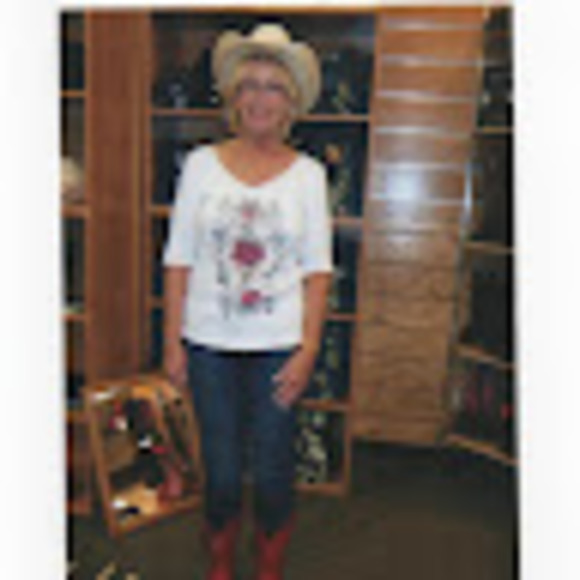 Profile Picture of Marilyn Cox (@marilyncox940) on Poshmark