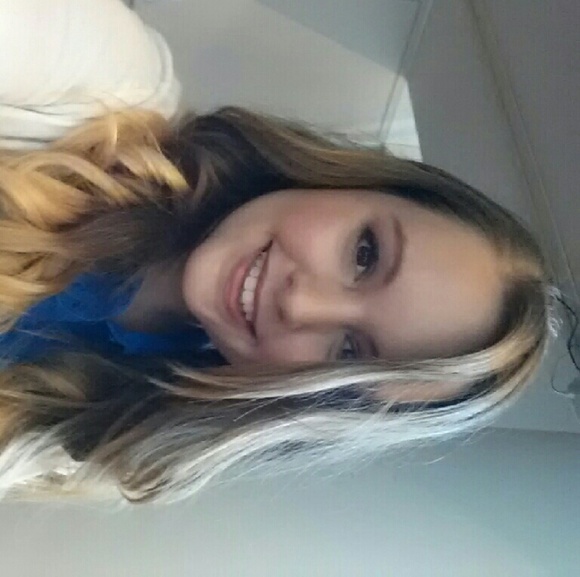 Profile Picture of Lindsey Crabtree (@lindscrabtree) on Poshmark