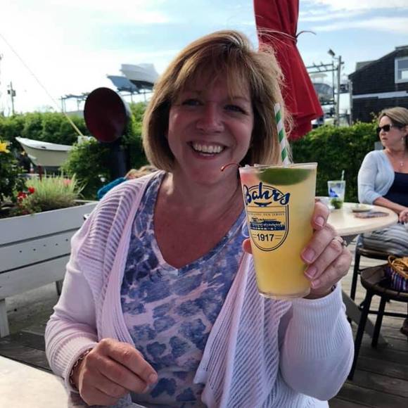 Liza Hards - Poshmark Profile Picture of Liza Hards (@lizajh) on Poshmark