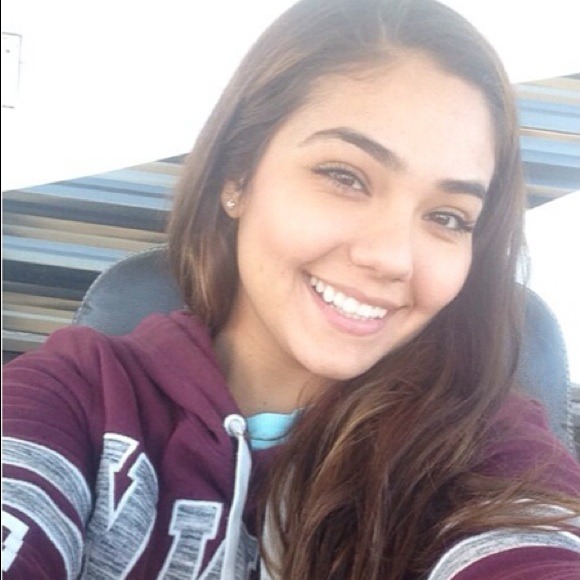 Profile Picture of Whitney Wheeler (@whitwheeler) on Poshmark