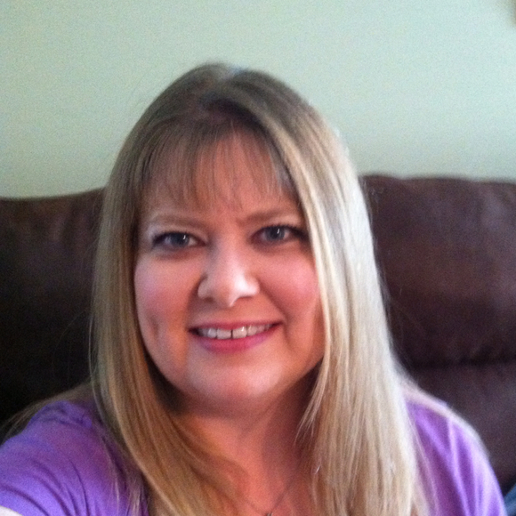 Profile Picture of Joanna Kniphfer (@kniphfer) on Poshmark