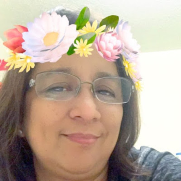 Imelda Siaotong - Poshmark Profile Picture of Imelda Siaotong (@imeldasiaotong) on Poshmark