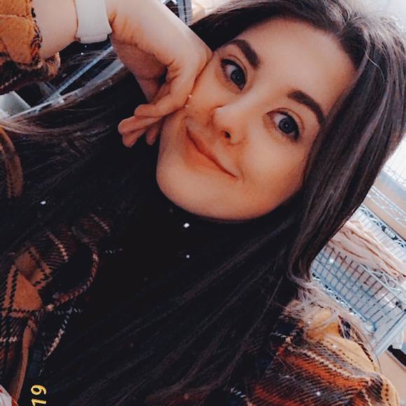 Profile Picture of Olivia Dahlin (@oliviadahlin) on Poshmark