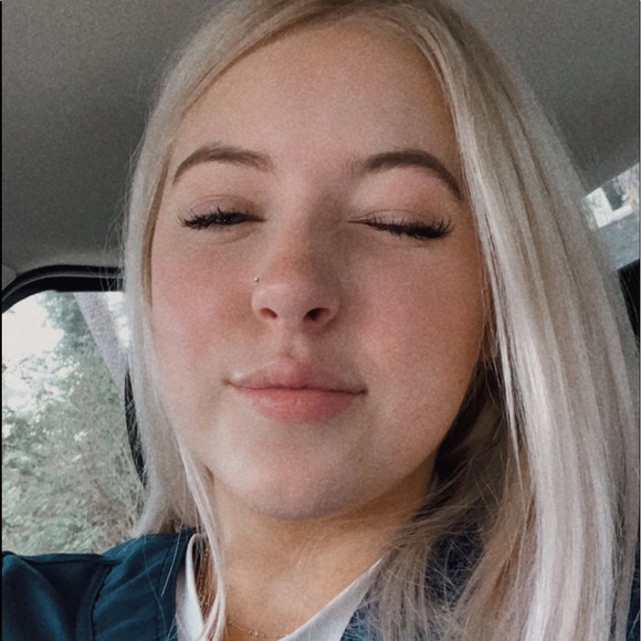 Profile Picture of Camryn Brekeen (@cbrekeen31) on Poshmark