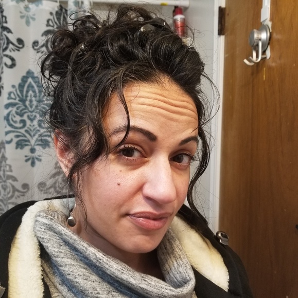 Profile Picture of Theresa Funaro (@thelena28) on Poshmark