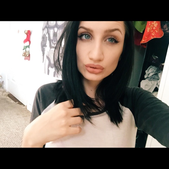Profile Picture of Emily Loucas (@eloucas) on Poshmark