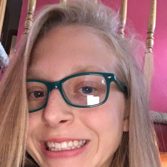 Lauryn Fieldseth - Poshmark Profile Picture of Lauryn Fieldseth (@lolalovesdance3) on Poshmark