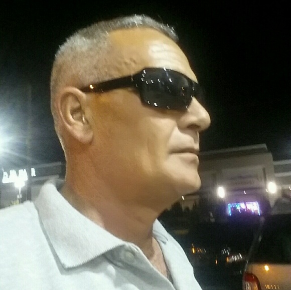 Profile Picture of Wael Abukashek (@waelabukashek) on Poshmark