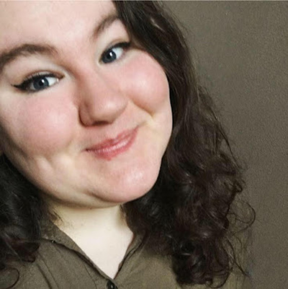Profile Picture of Sara Yoho (@s_yoho) on Poshmark