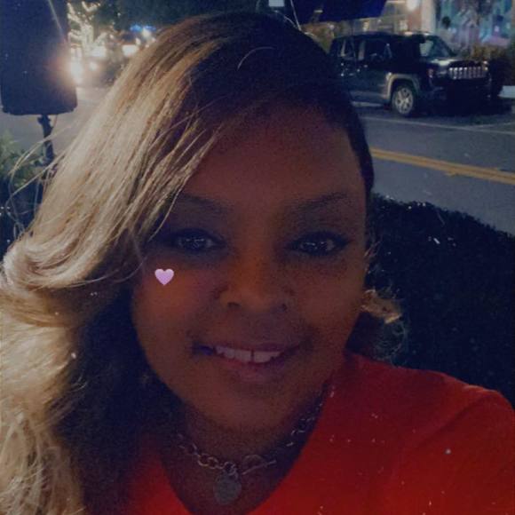 Profile Picture of Ami Proctor (@tarikandj) on Poshmark