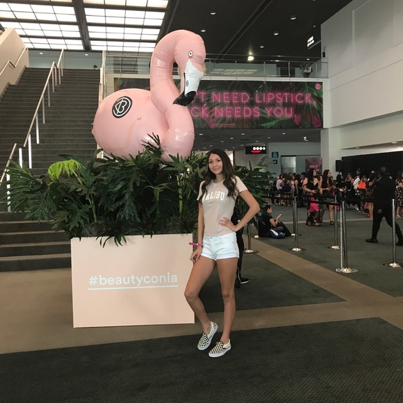 Profile Picture of Desirae Solomon (@xdesiraexoxo) on Poshmark