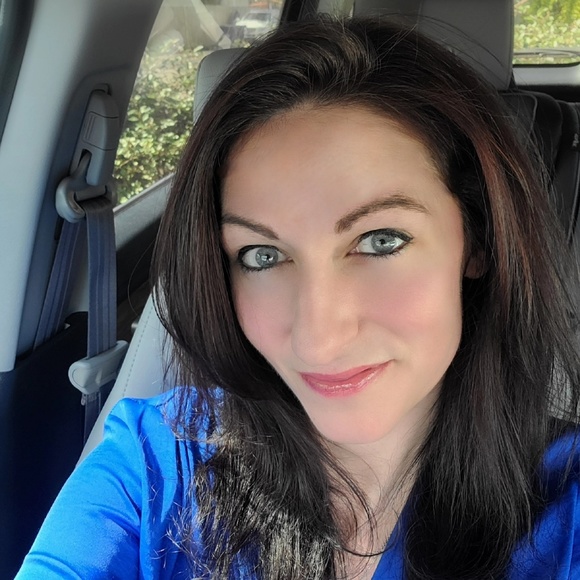 Profile Picture of Aimee Pyburn (@ldybug12) on Poshmark