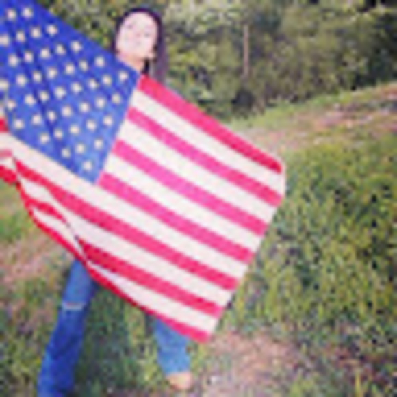 Profile Picture of Katelynn Vaughan (@katelynnvaug528) on Poshmark