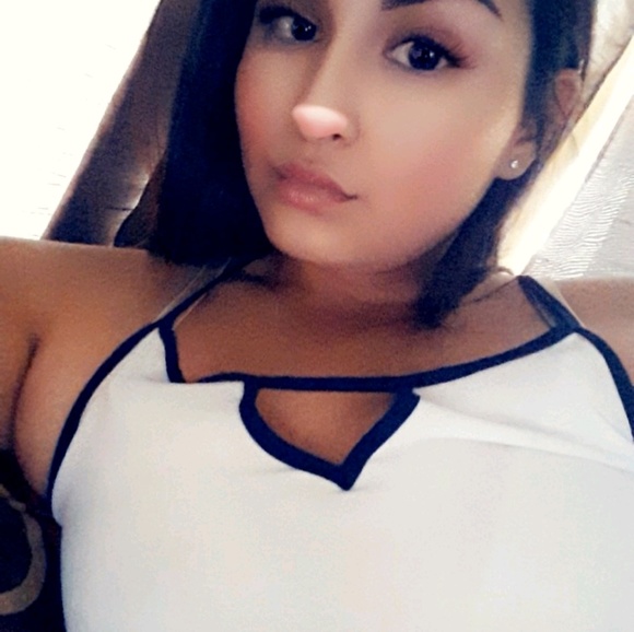 Profile Picture of Itzel Velasquez (@itzelvelasquez) on Poshmark