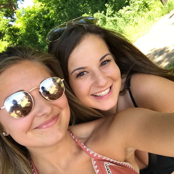 Profile Picture of Grace Kasbohm (@gkasbohm77) on Poshmark