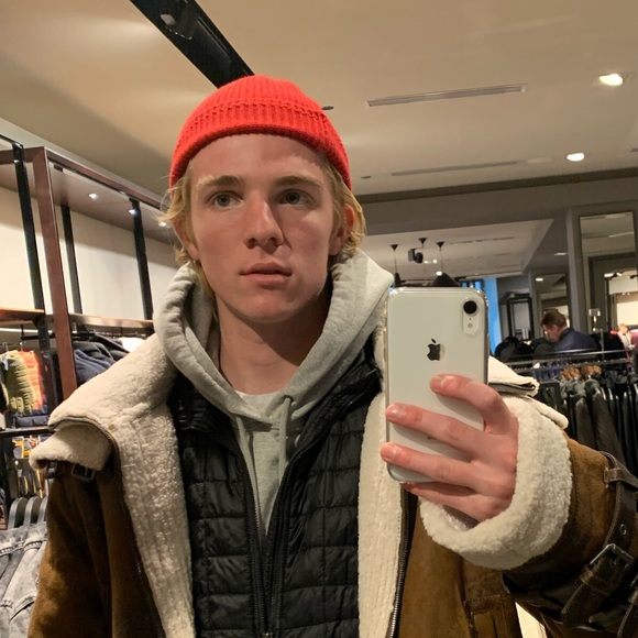 Profile Picture of Joshua Harden (@joshharden) on Poshmark