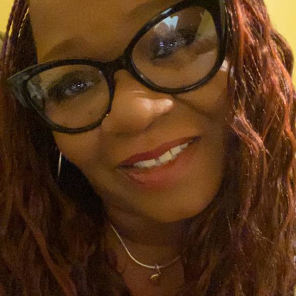 Profile Picture of Carol Webster (@mookiehoop) on Poshmark